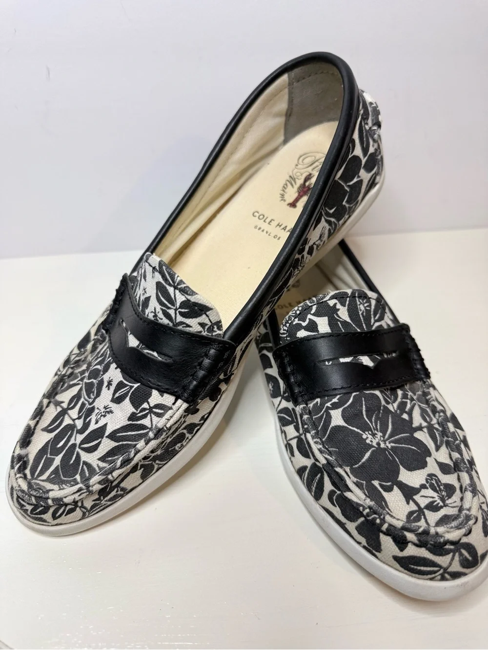 Cole Haan Pinch Maine Classics Black & White Floral Penny Loafers Size 9
